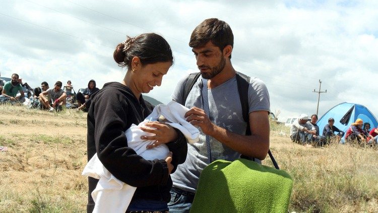 البابا فرنسيس: الآباء والأمهات الذين يواجهون كل تحد من أجل أطفالهم هم أبطال